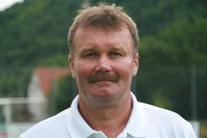 Trainer Joachim Klemenz (Mittel)